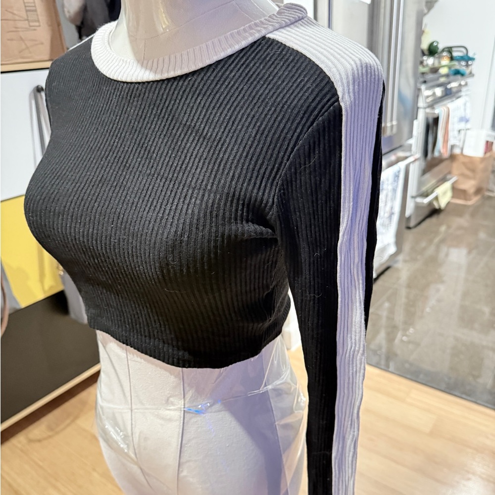 Black and White Ribbed Cropped Top